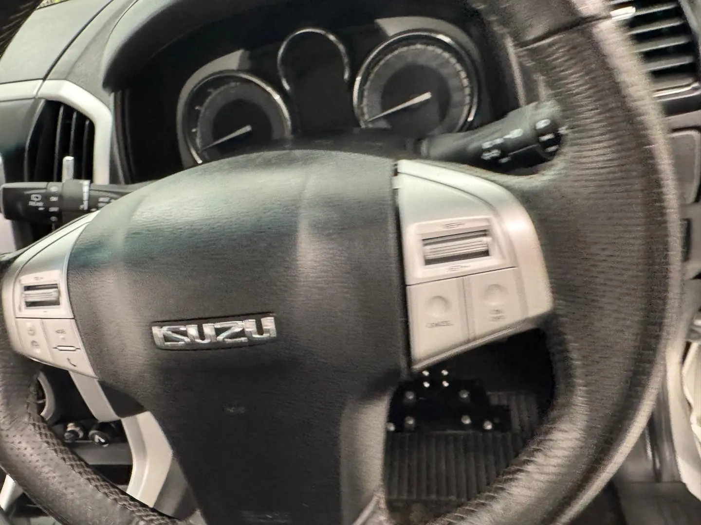 2018 Isuzu MU-X Gallery Image 16