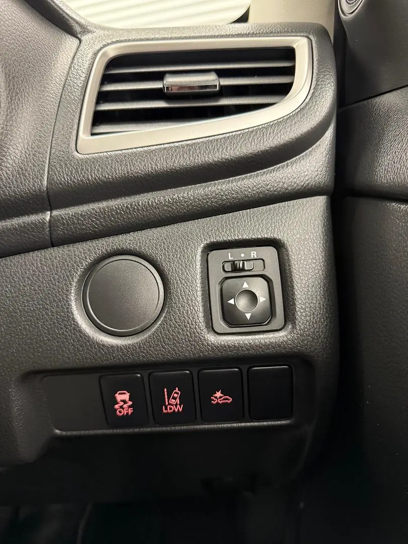 2021 Mitsubishi Triton Gallery Image 32