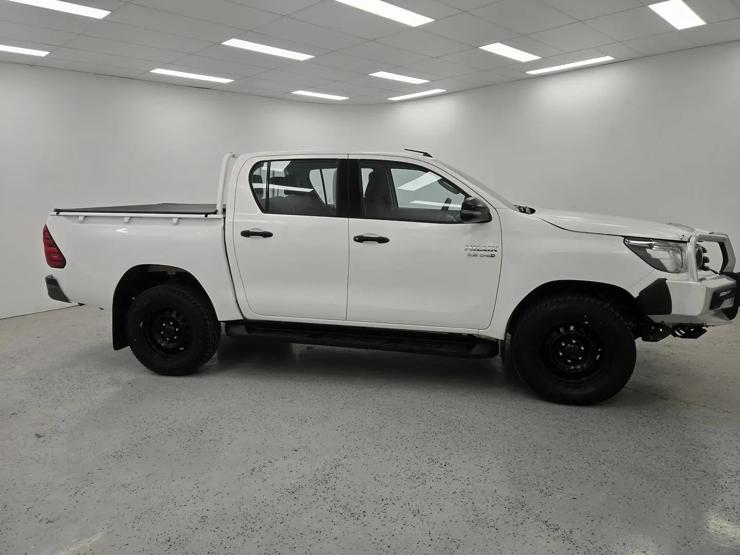 2017 Toyota Hilux Gallery Image 2