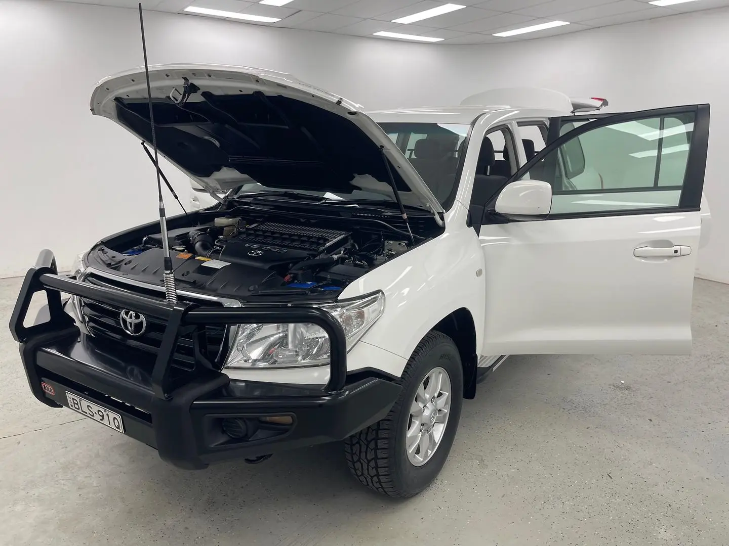 2010 Toyota Landcruiser Gallery Image 13