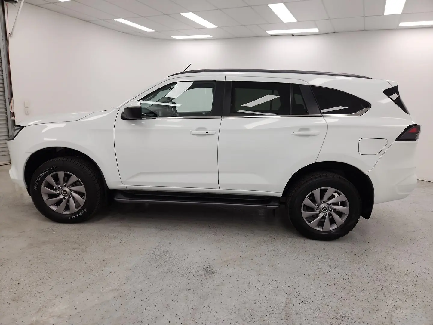 2023 Isuzu MU-X Gallery Image 6