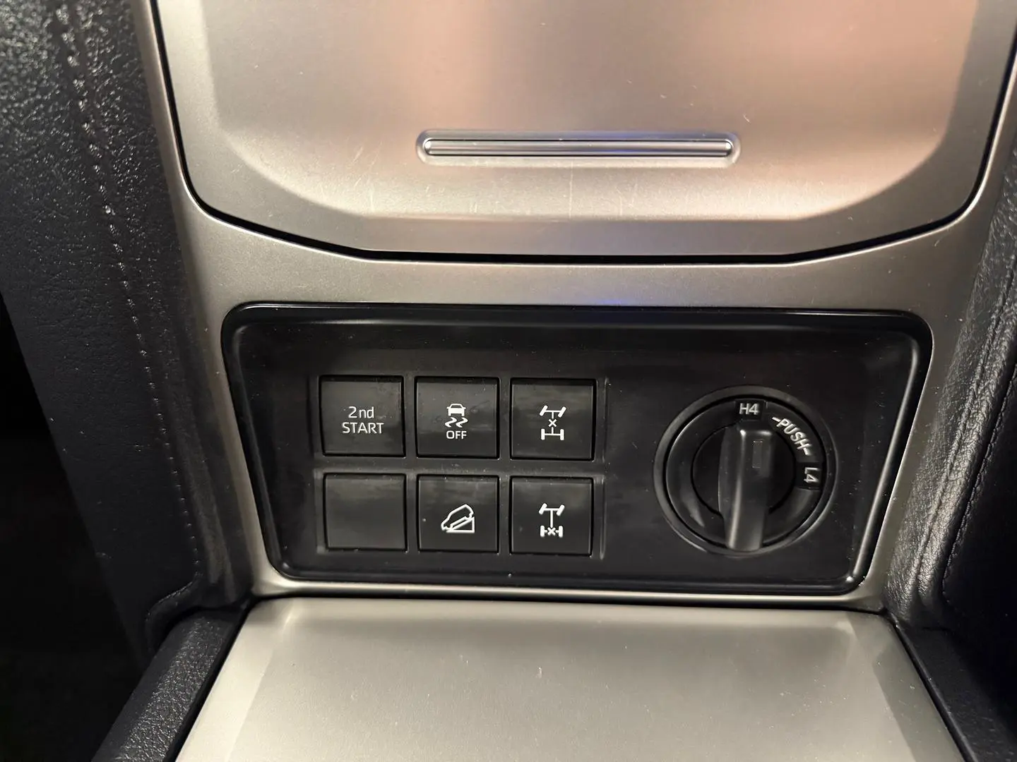 2021 Toyota Landcruiser Prado Gallery Image 34