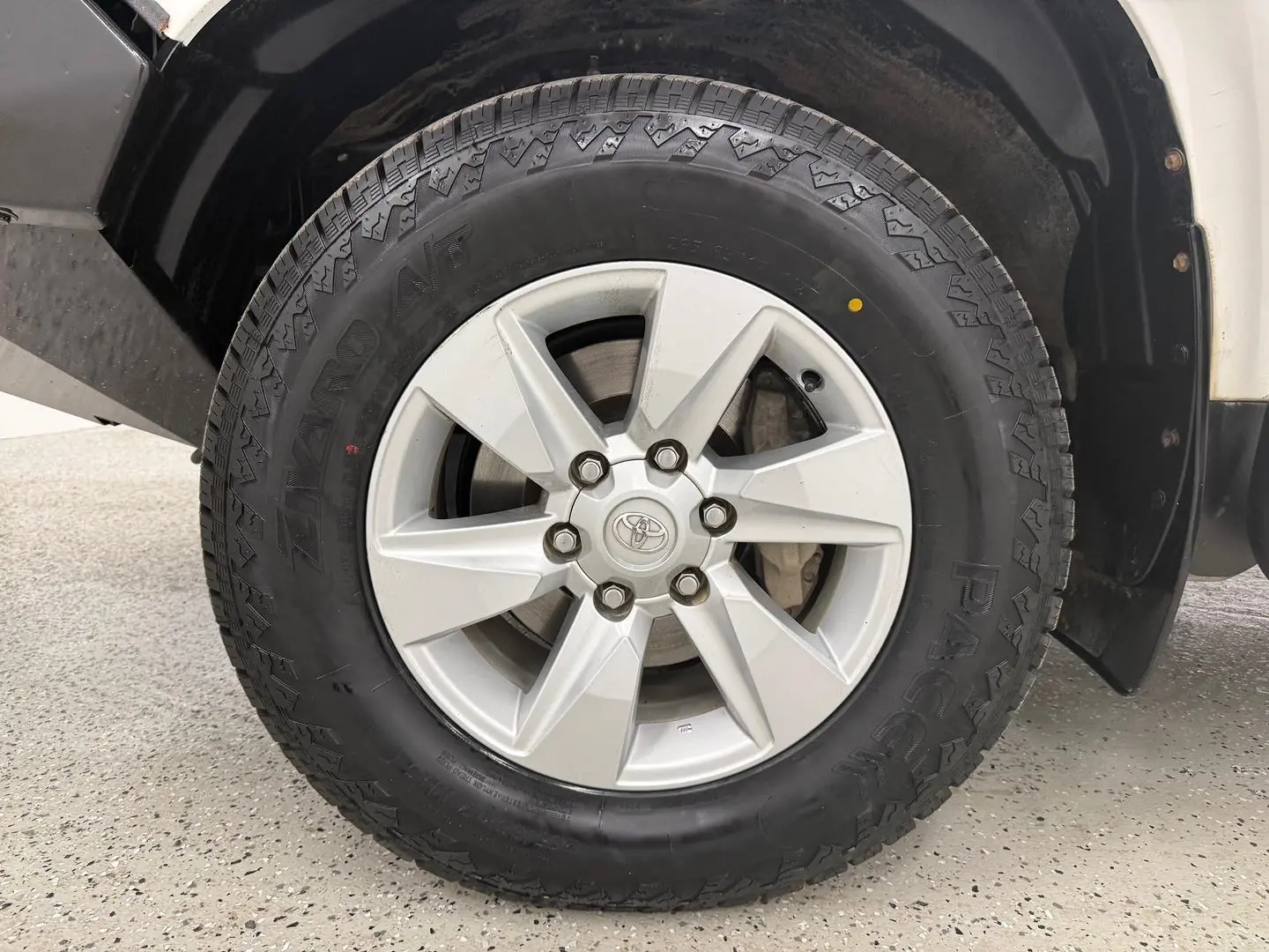 2020 Toyota Landcruiser Prado Gallery Image 9