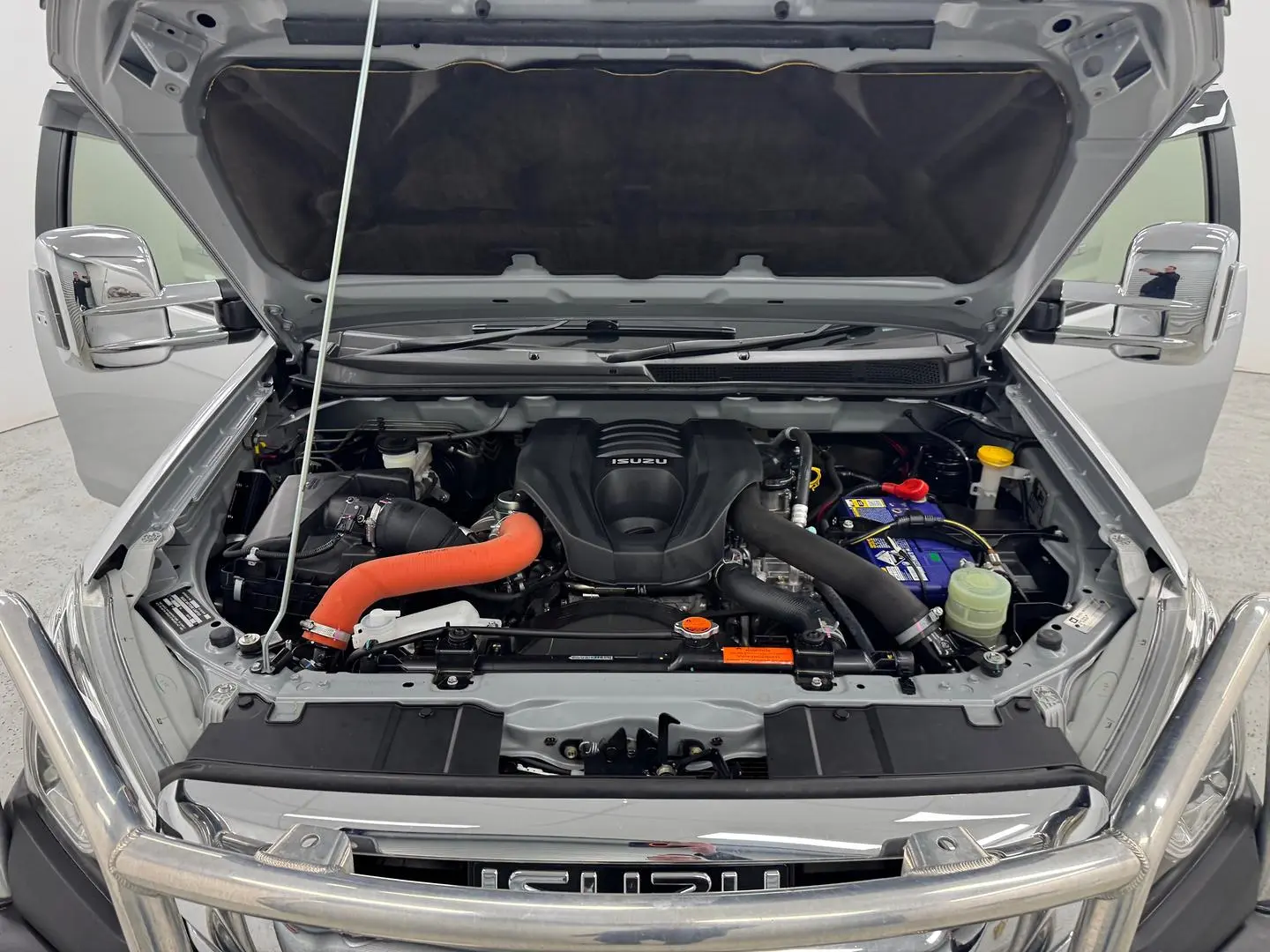 2018 Isuzu MU-X Gallery Image 13