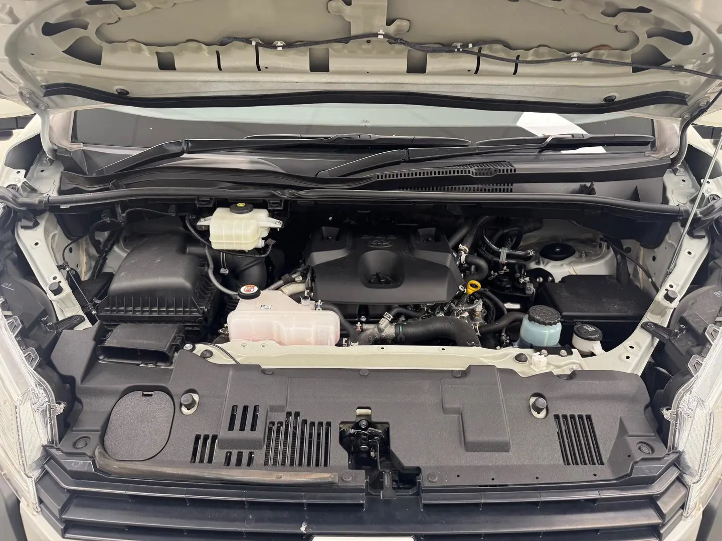 2023 Toyota Hiace Gallery Image 14