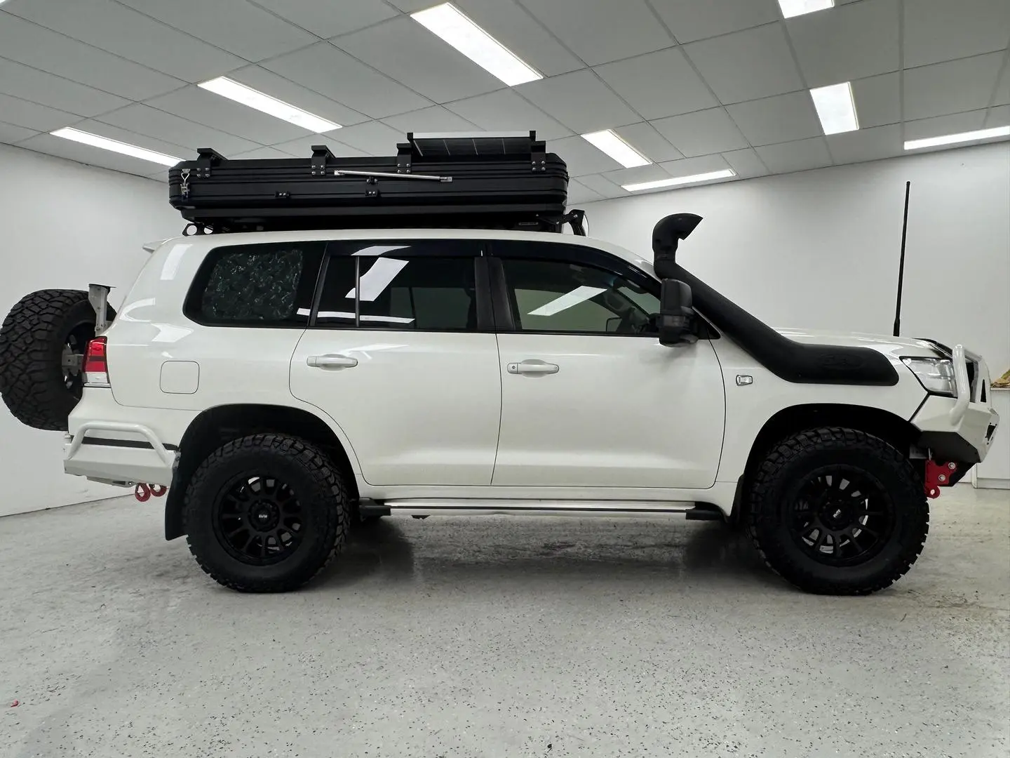 2017 Toyota Landcruiser Gallery Image 2