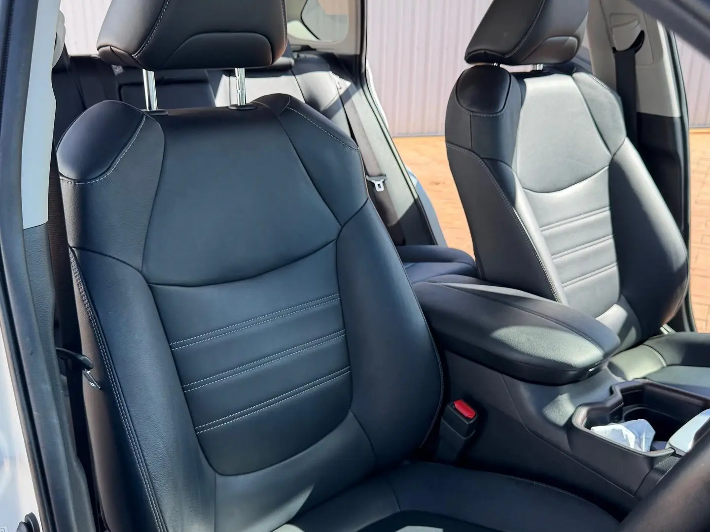 2020 Toyota RAV4 Gallery Image 24