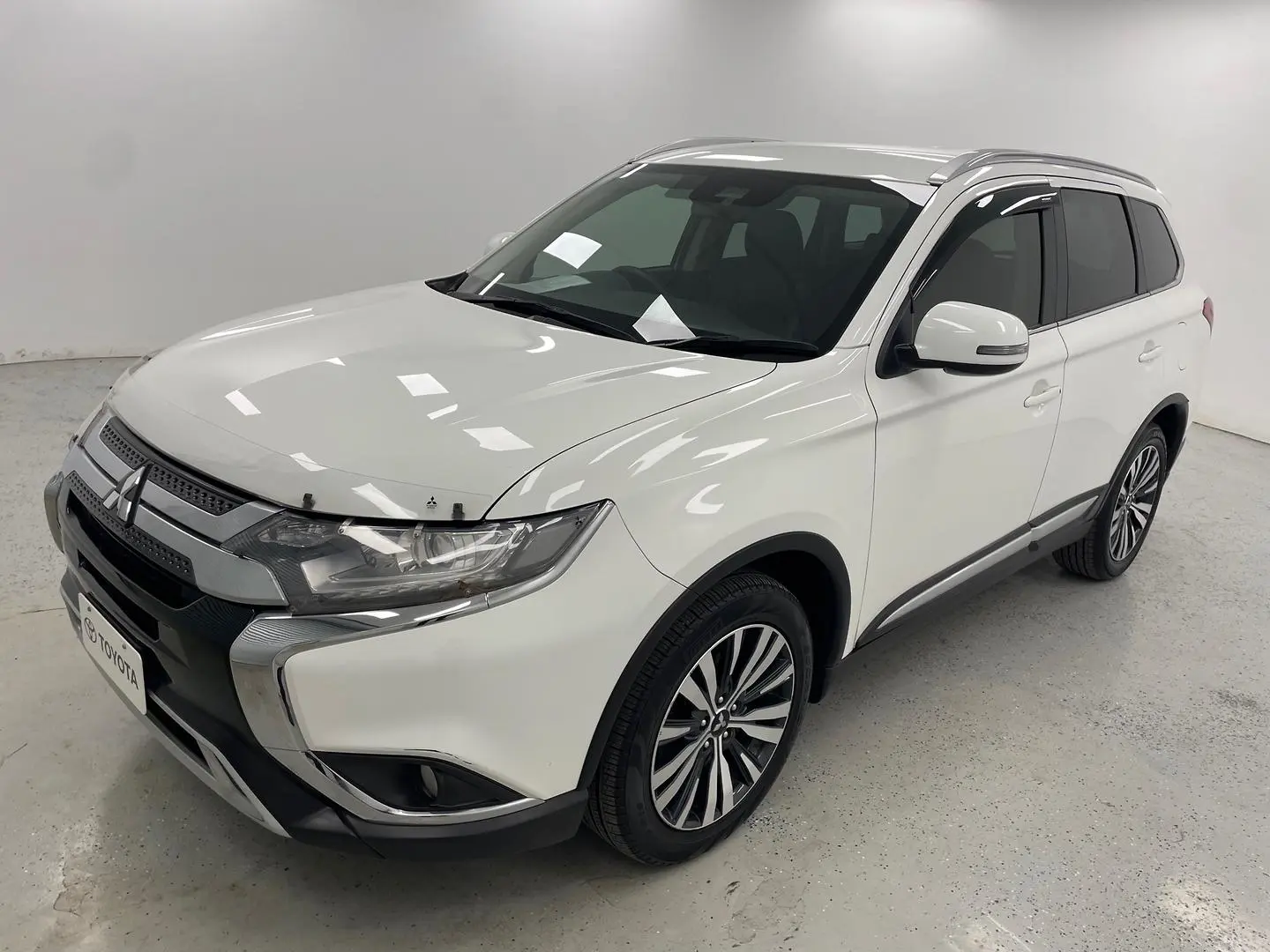 2019 Mitsubishi Outlander Gallery Image 7