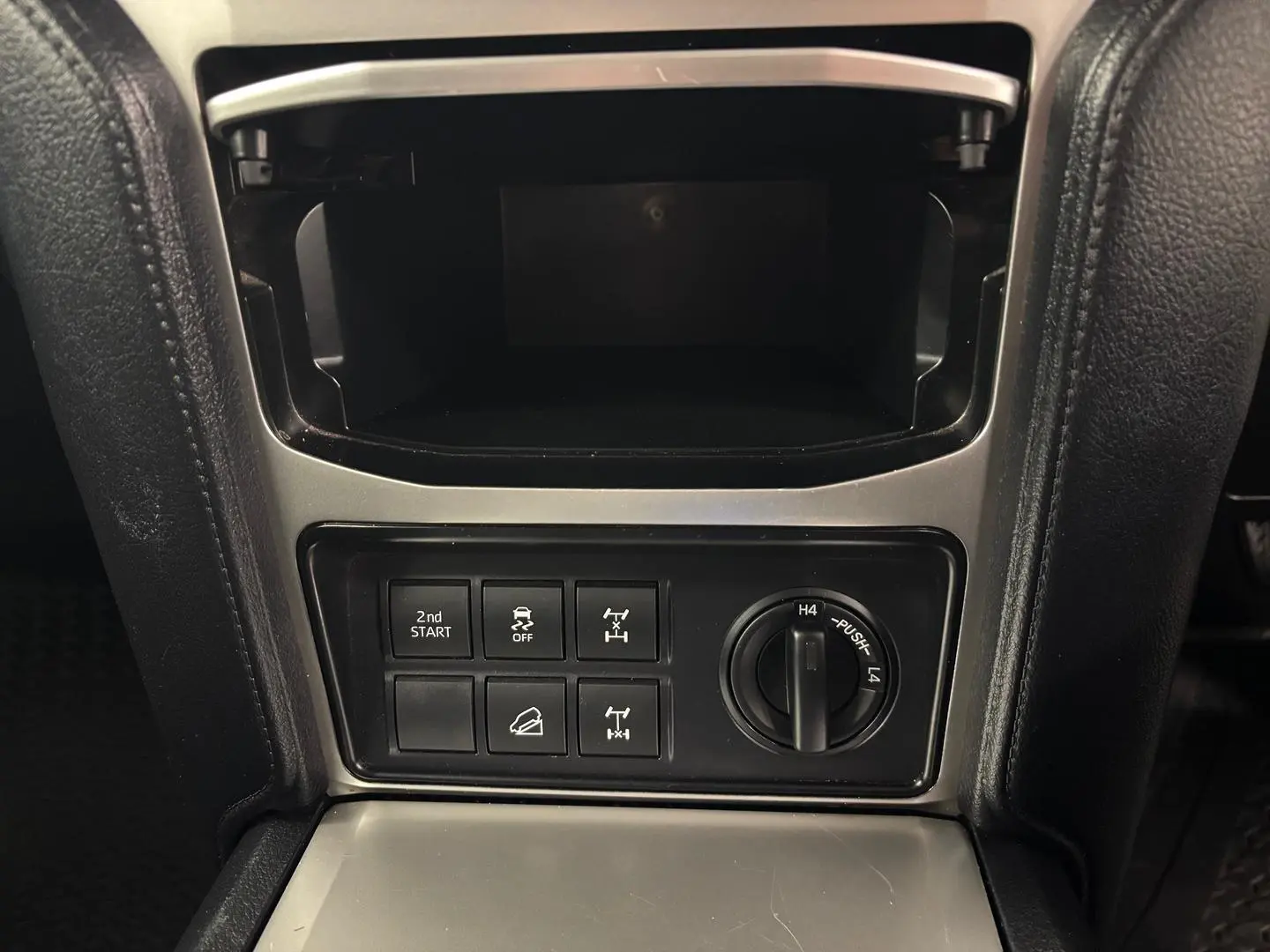 2023 Toyota Landcruiser Prado Gallery Image 33