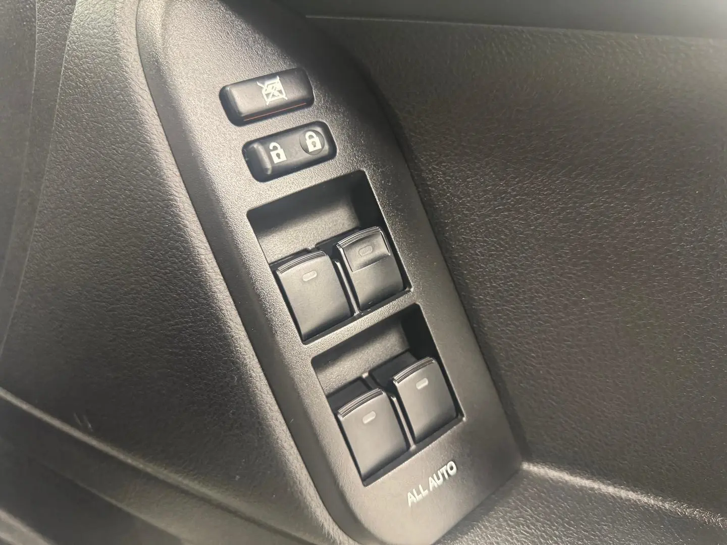 2018 Toyota Landcruiser Prado Gallery Image 15