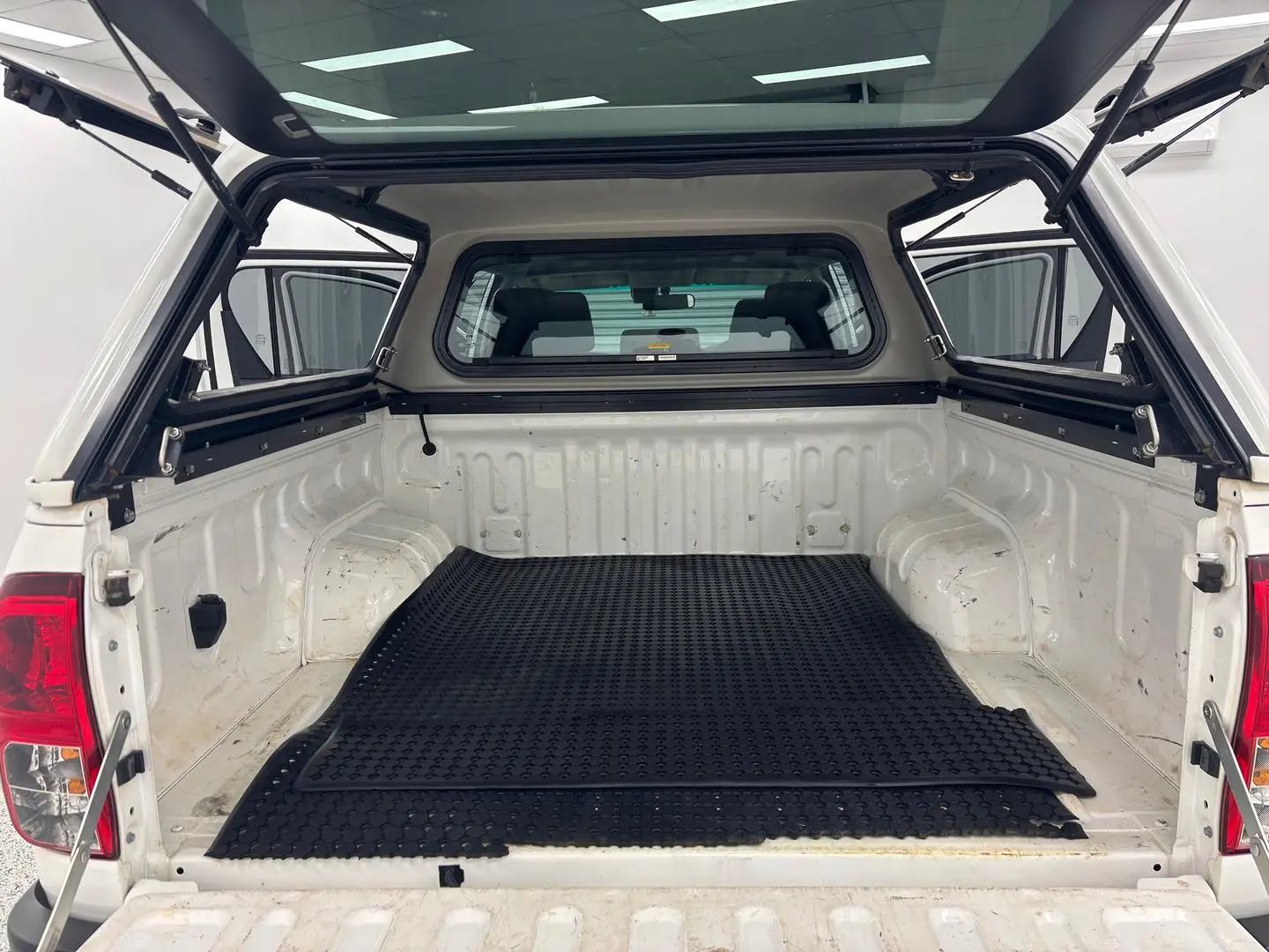 2023 Toyota Hilux Gallery Image 21