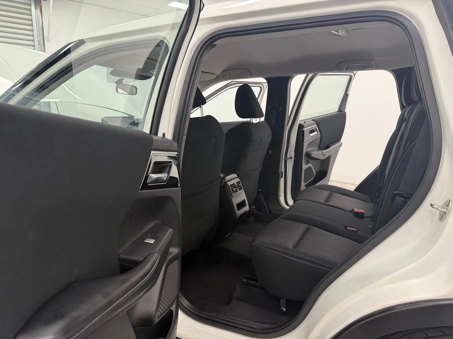 2022 Mitsubishi Outlander Gallery Image 12