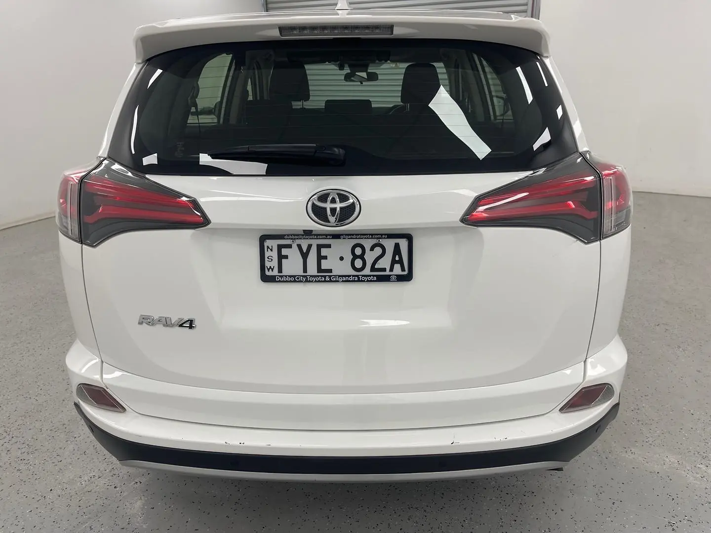 2018 Toyota RAV4 Gallery Image 4