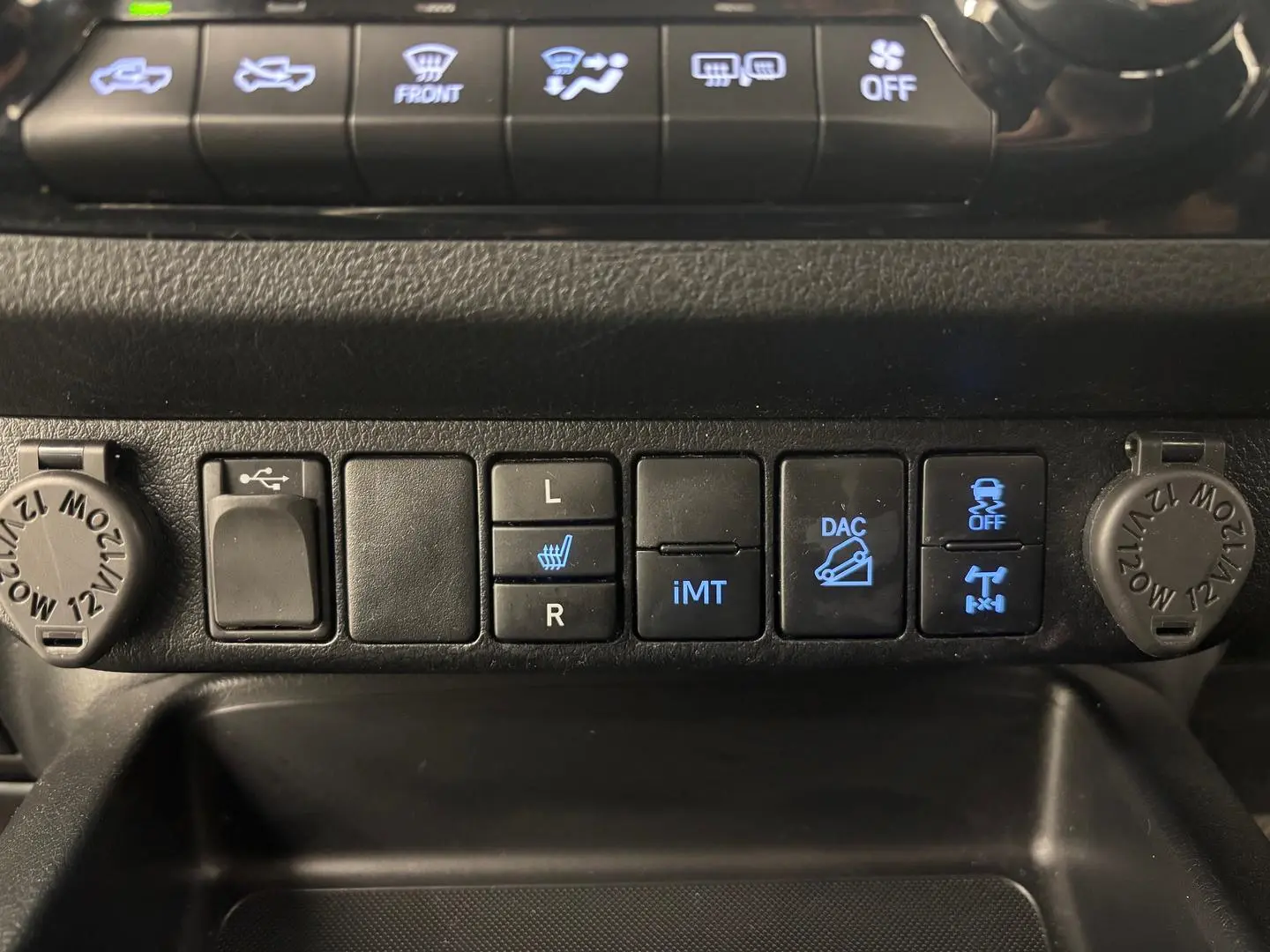 2021 Toyota Hilux Gallery Image 30