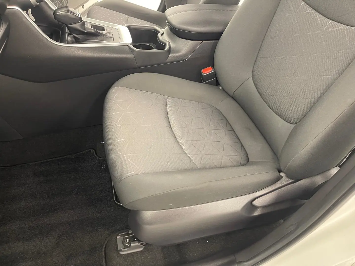 2022 Toyota RAV4 Gallery Image 17