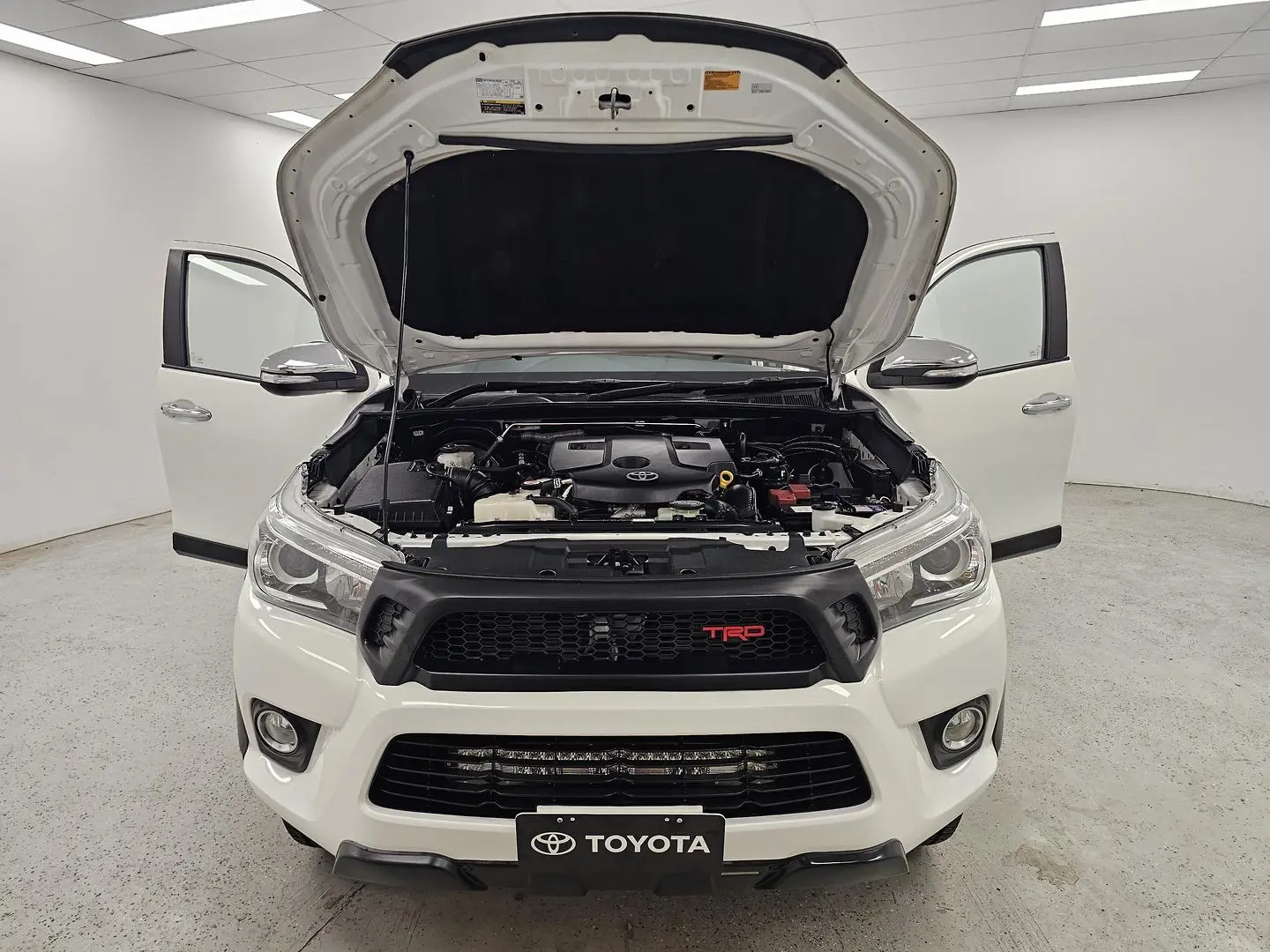 2017 Toyota Hilux Gallery Image 25