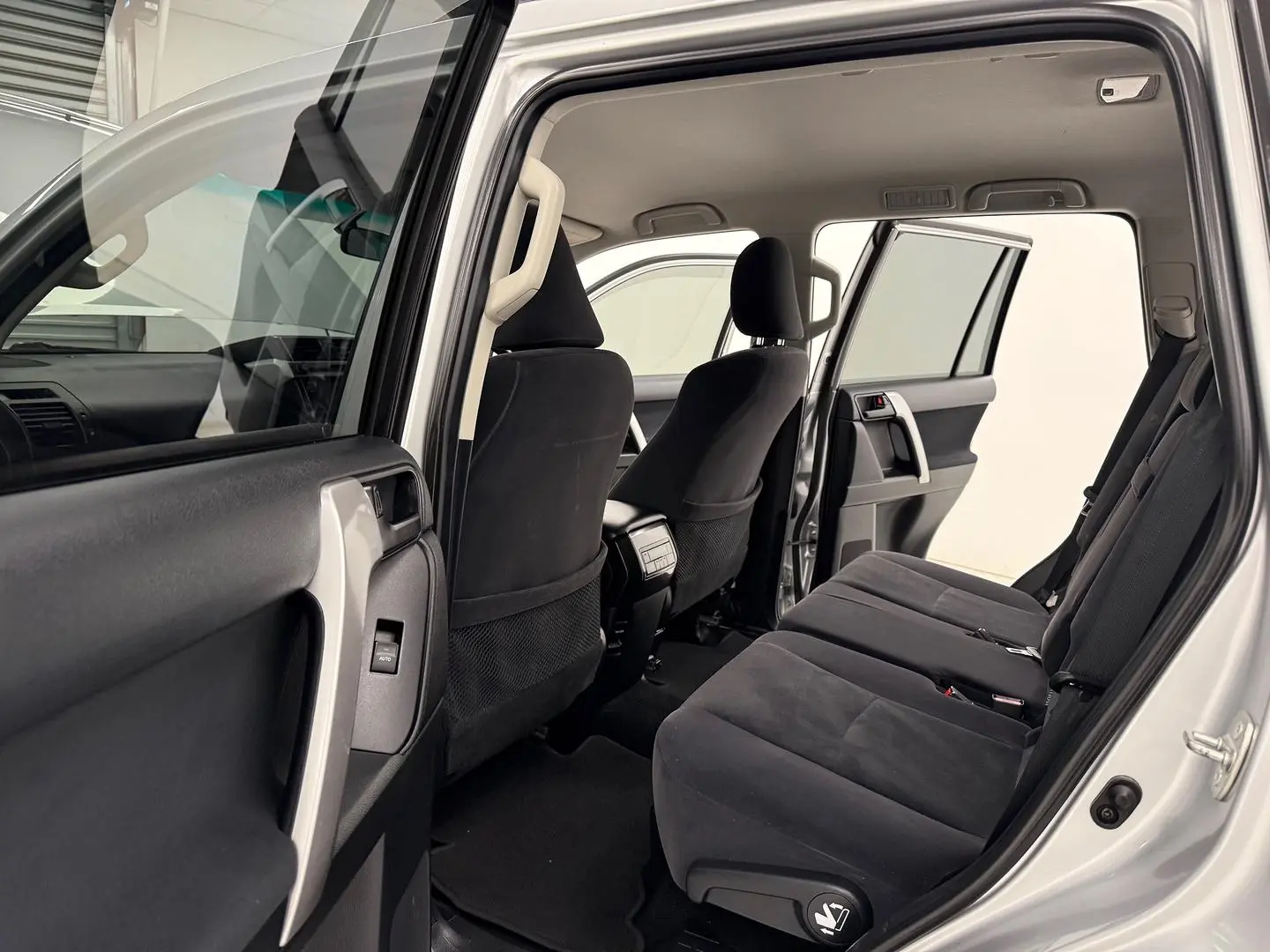 2015 Toyota Landcruiser Prado Gallery Image 11