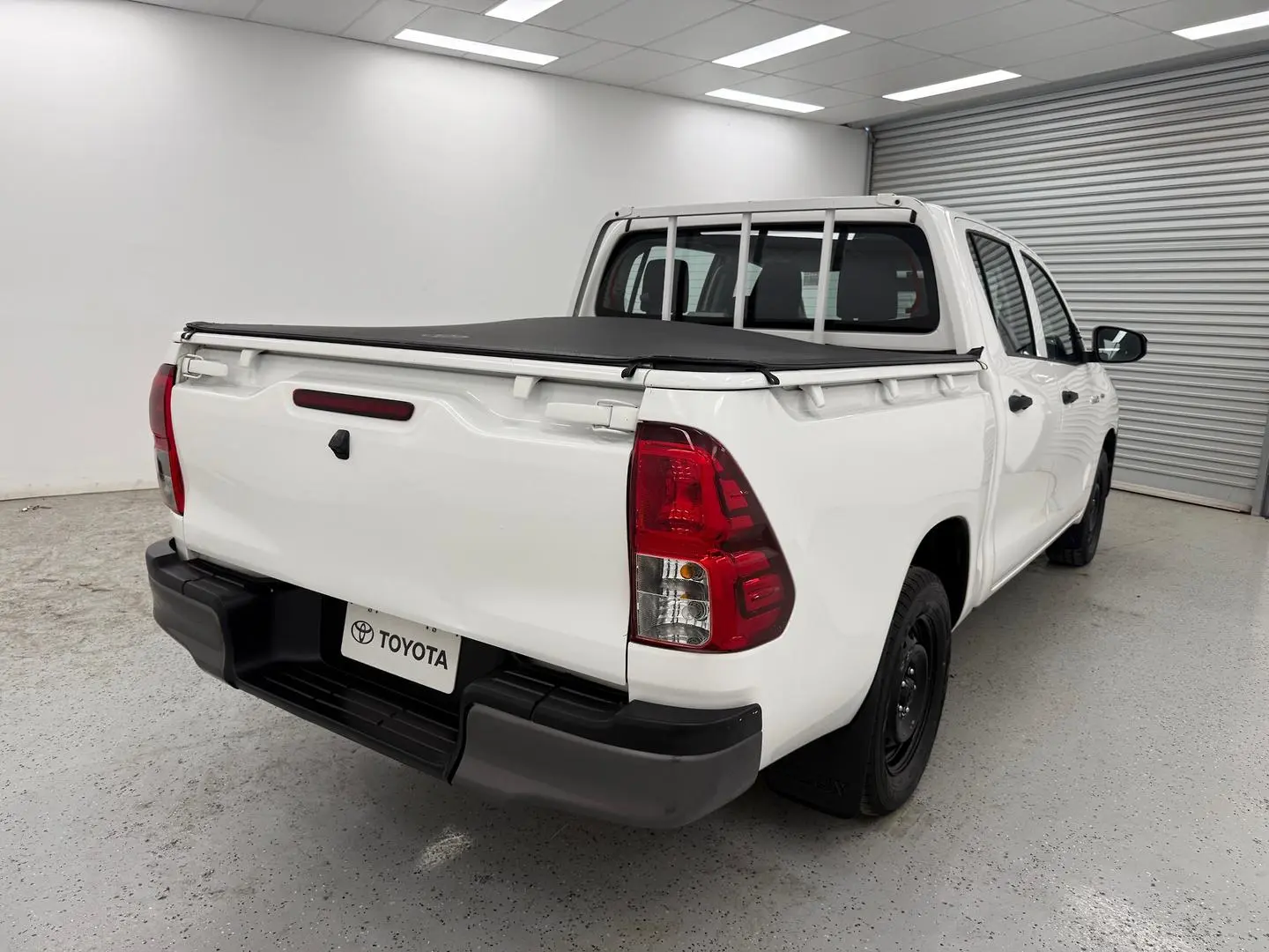 2017 Toyota Hilux Gallery Image 3