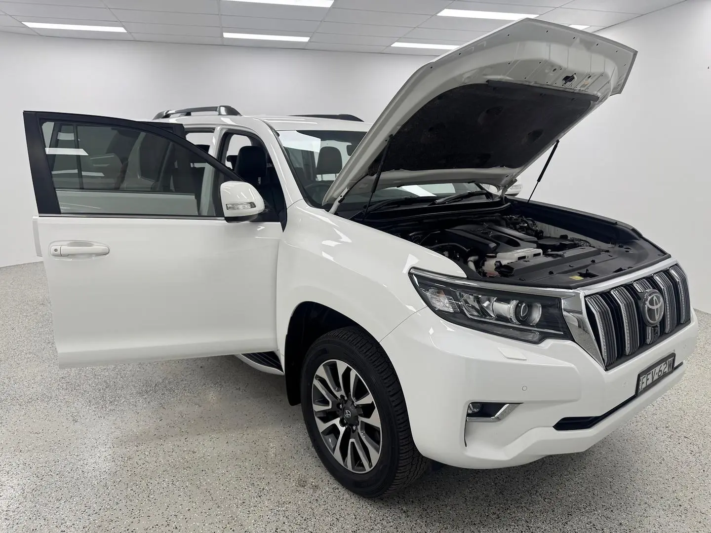 2024 Toyota Landcruiser Prado Gallery Image 7