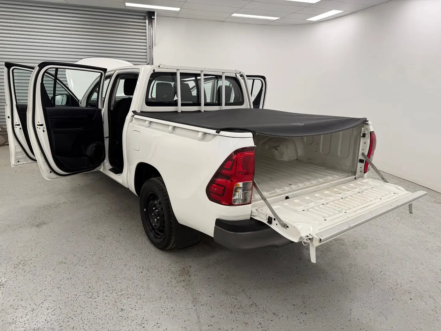 2017 Toyota Hilux Gallery Image 13