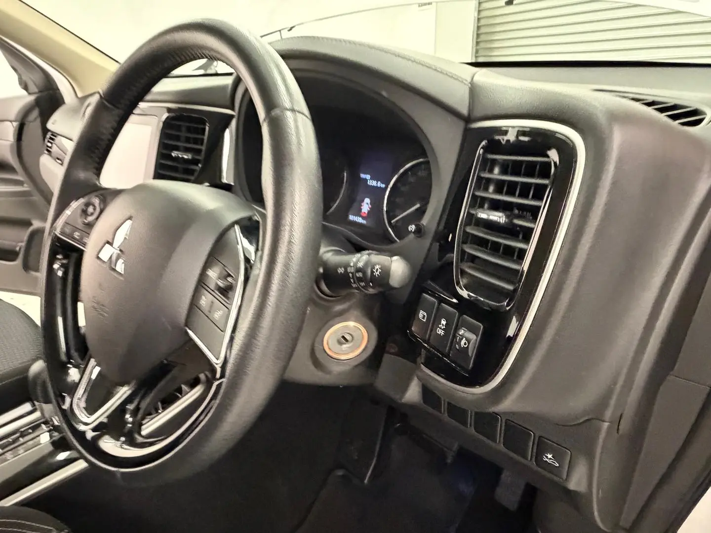 2020 Mitsubishi Outlander Gallery Image 23