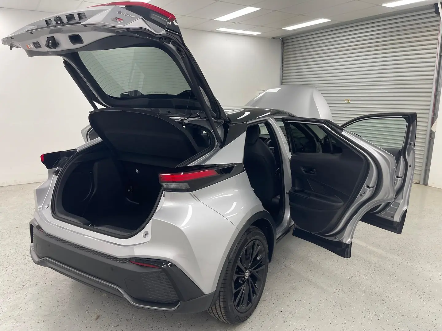 2025 Toyota C-HR Gallery Image 10