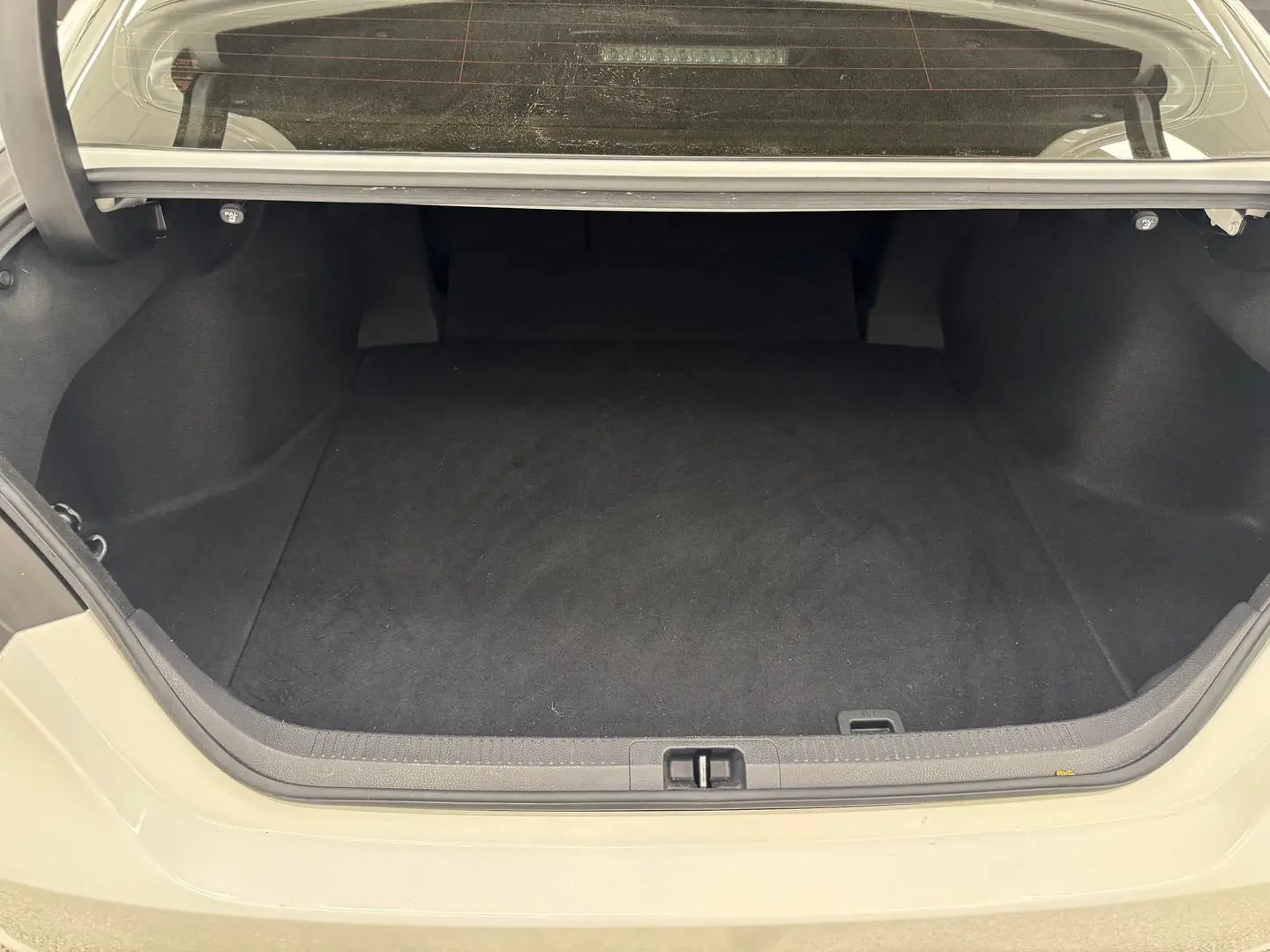 2019 Toyota Camry Gallery Image 28