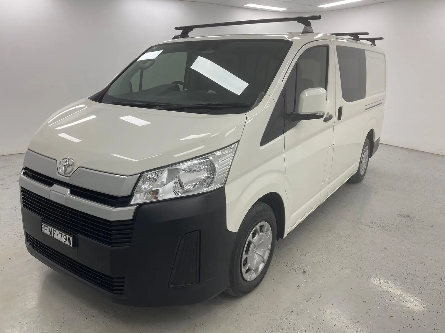 2020 Toyota Hiace Gallery Image 7