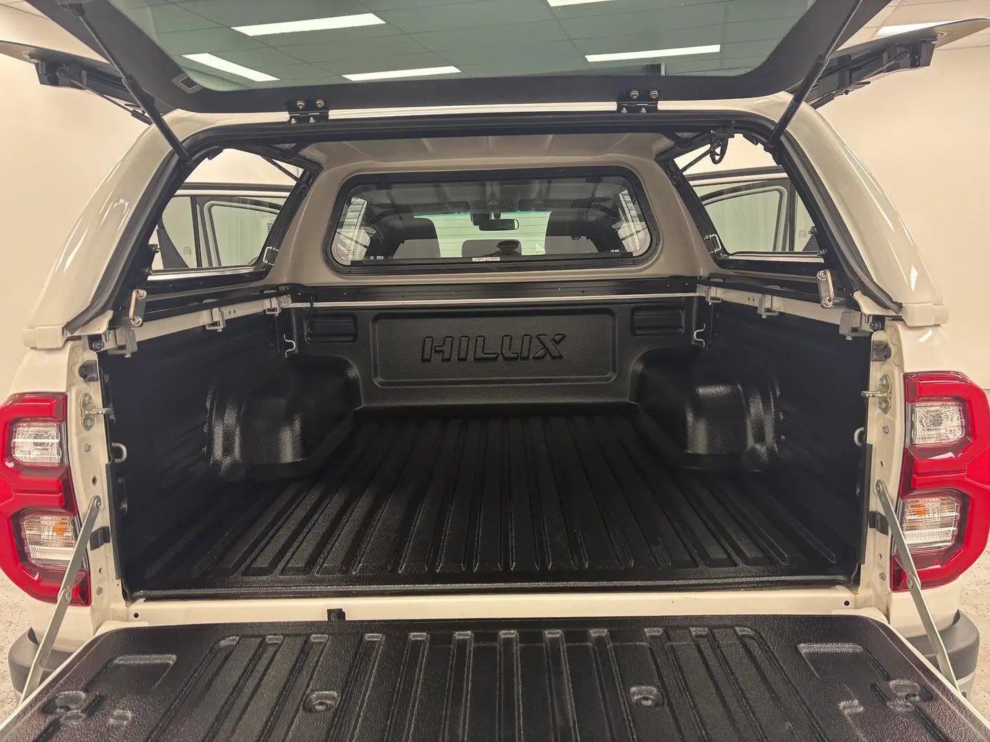 2021 Toyota Hilux Gallery Image 21