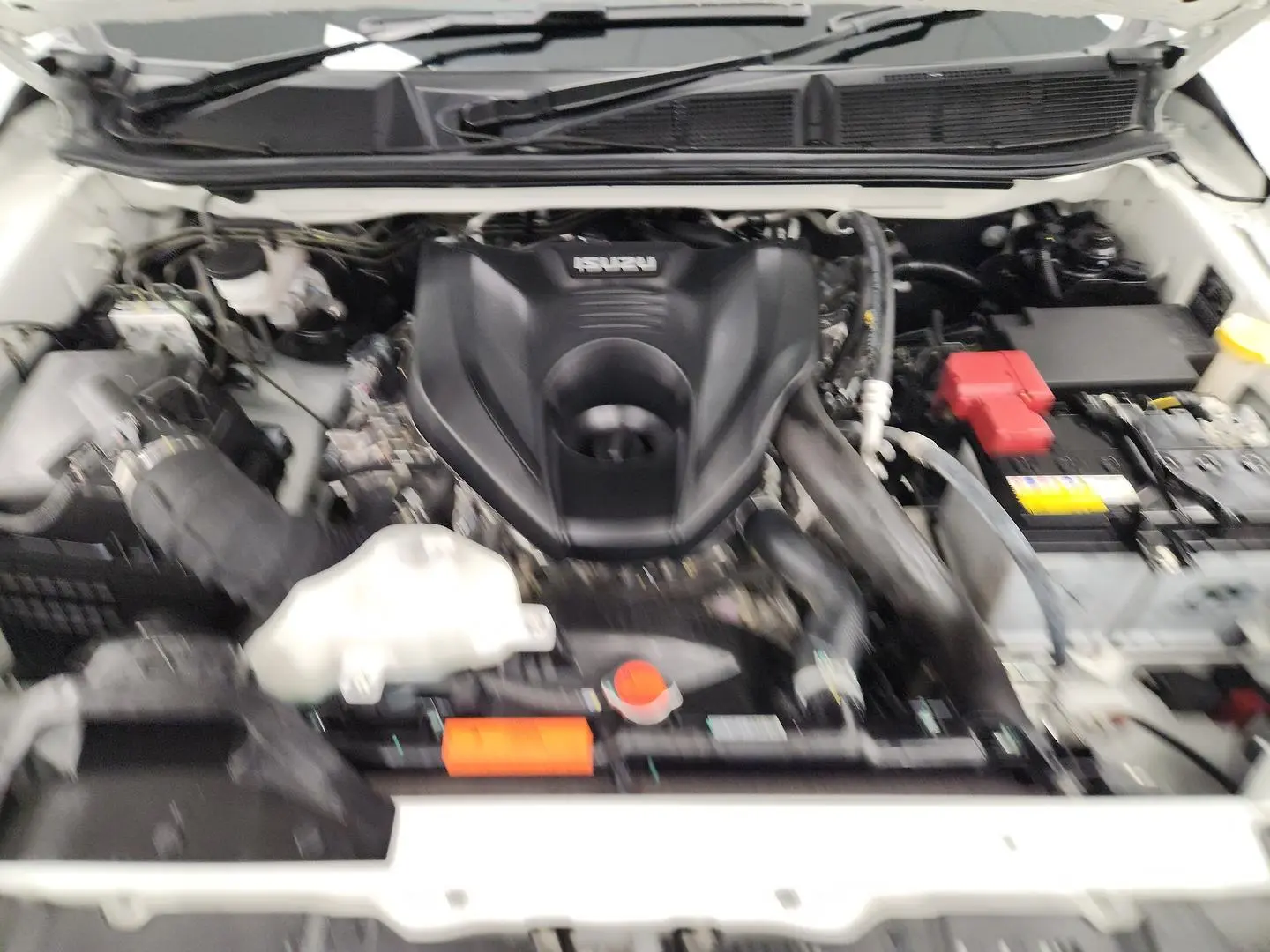 2023 Isuzu MU-X Gallery Image 16