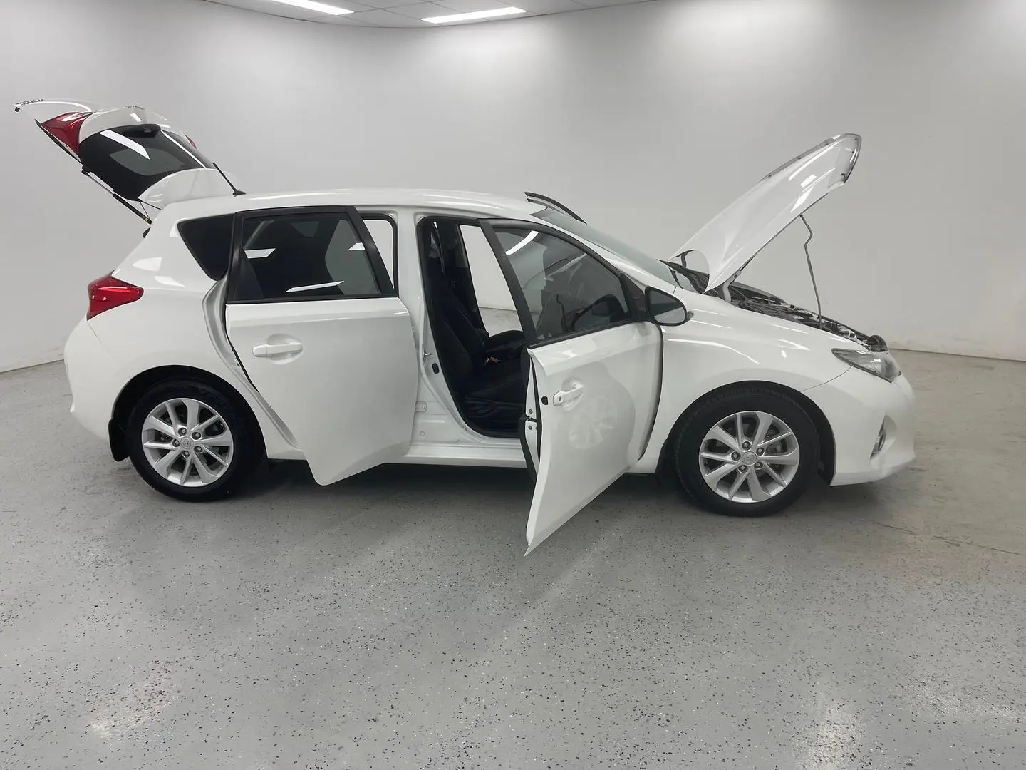 2014 Toyota Corolla Gallery Image 9