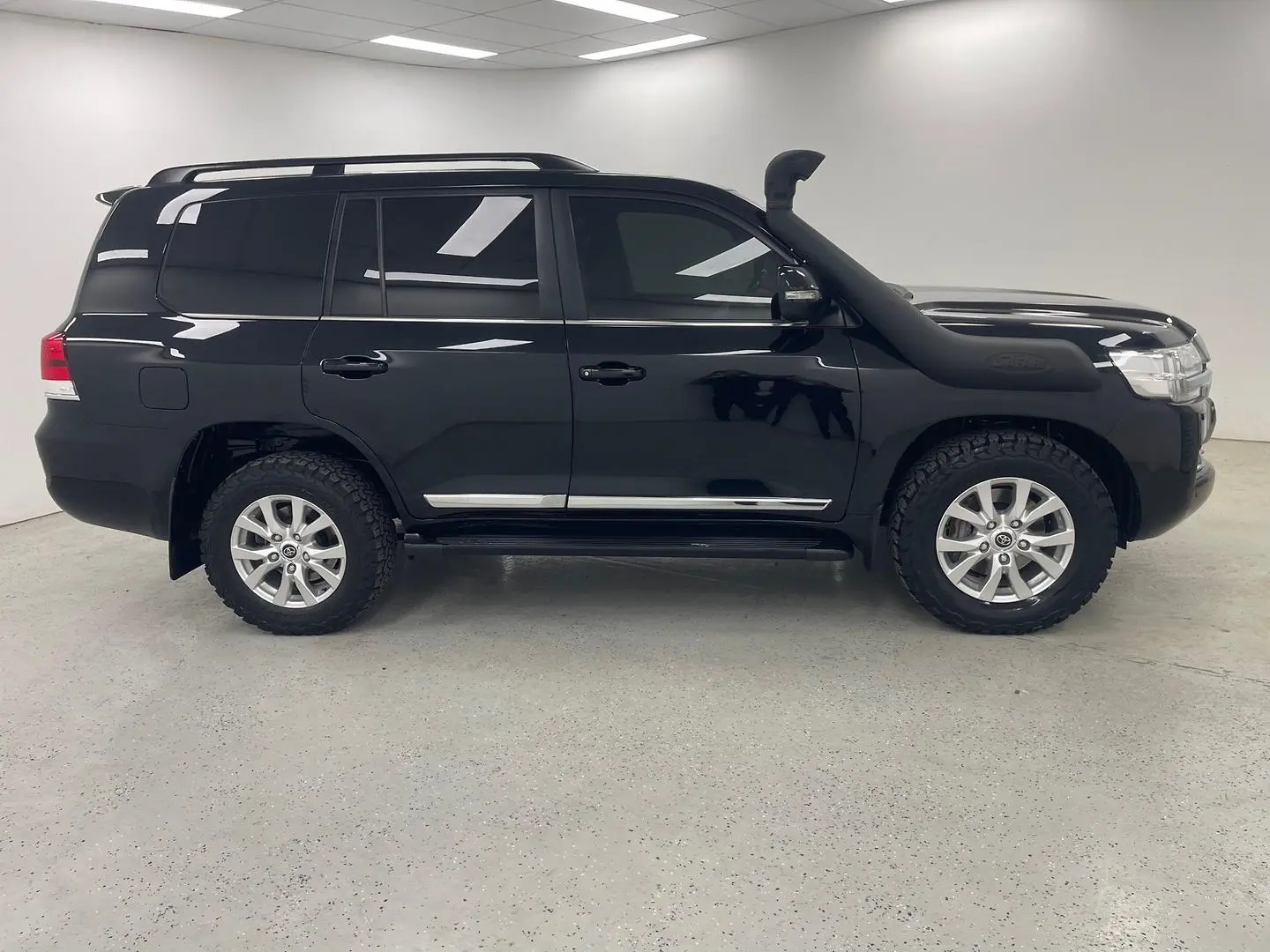 2020 Toyota Landcruiser Gallery Image 2