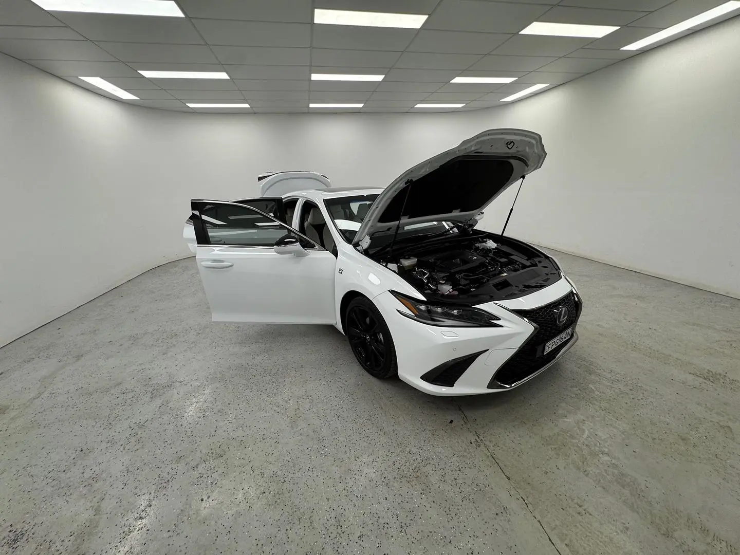 2022 Lexus ES Gallery Image 7