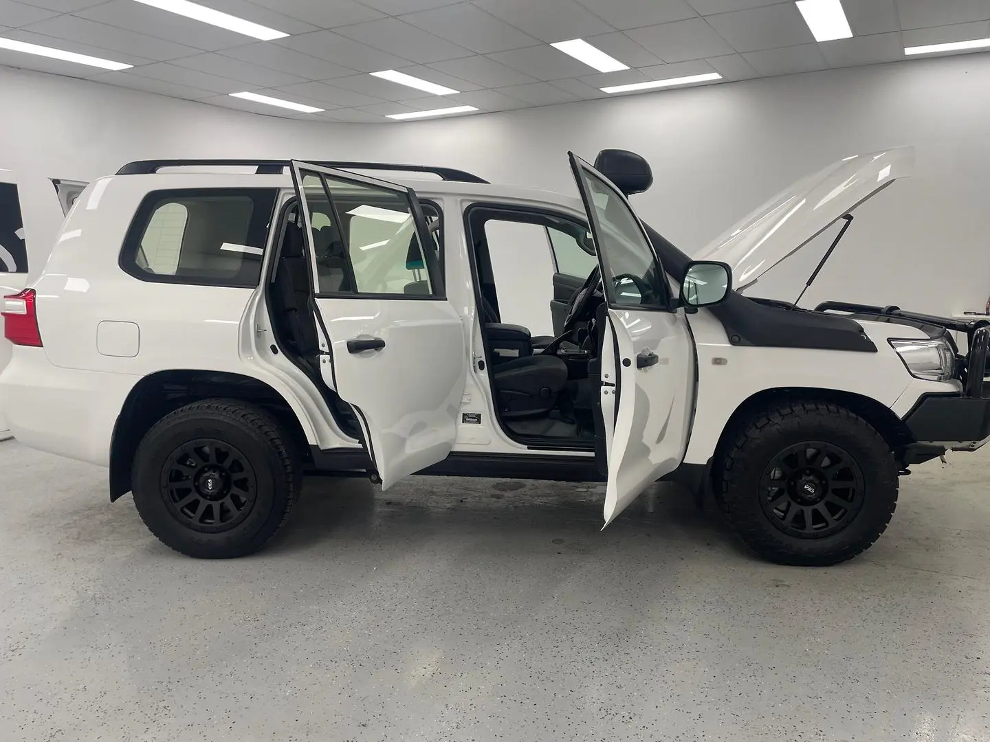 2020 Toyota Landcruiser Gallery Image 9