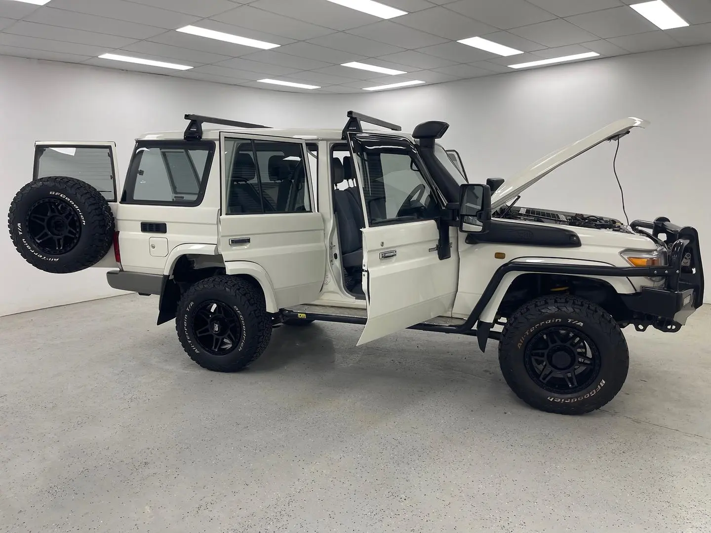 2020 Toyota Landcruiser Gallery Image 9