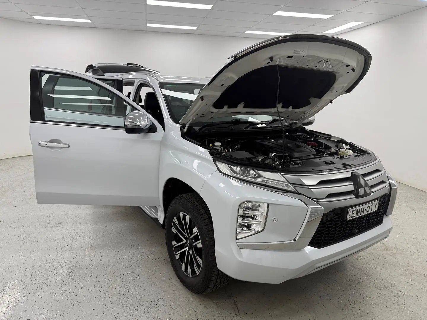2021 Mitsubishi Pajero Sport Gallery Image 23