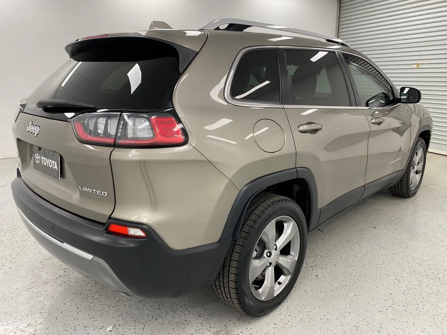 2019 Jeep Cherokee Image 3