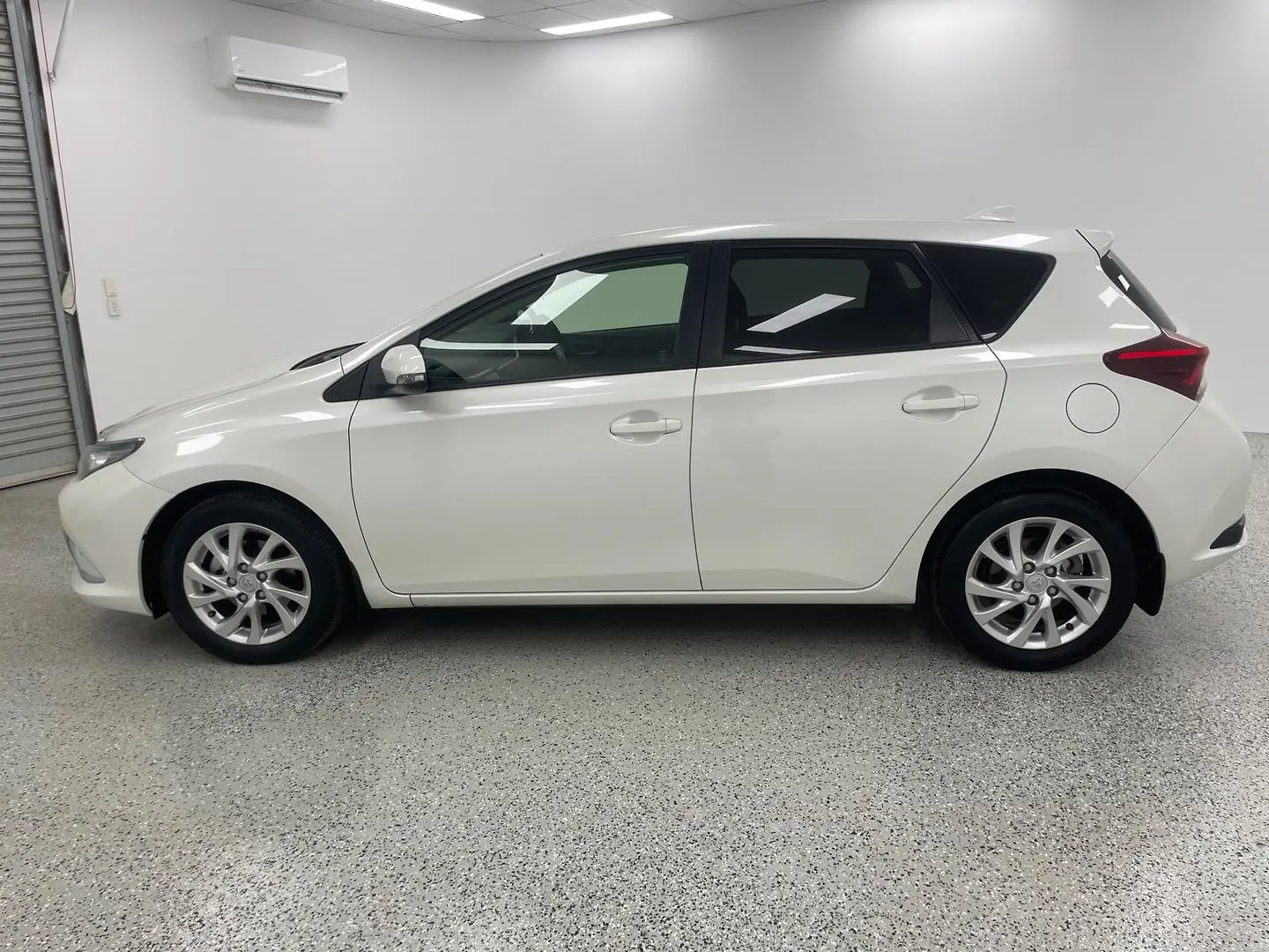 2017 Toyota Corolla Gallery Image 6