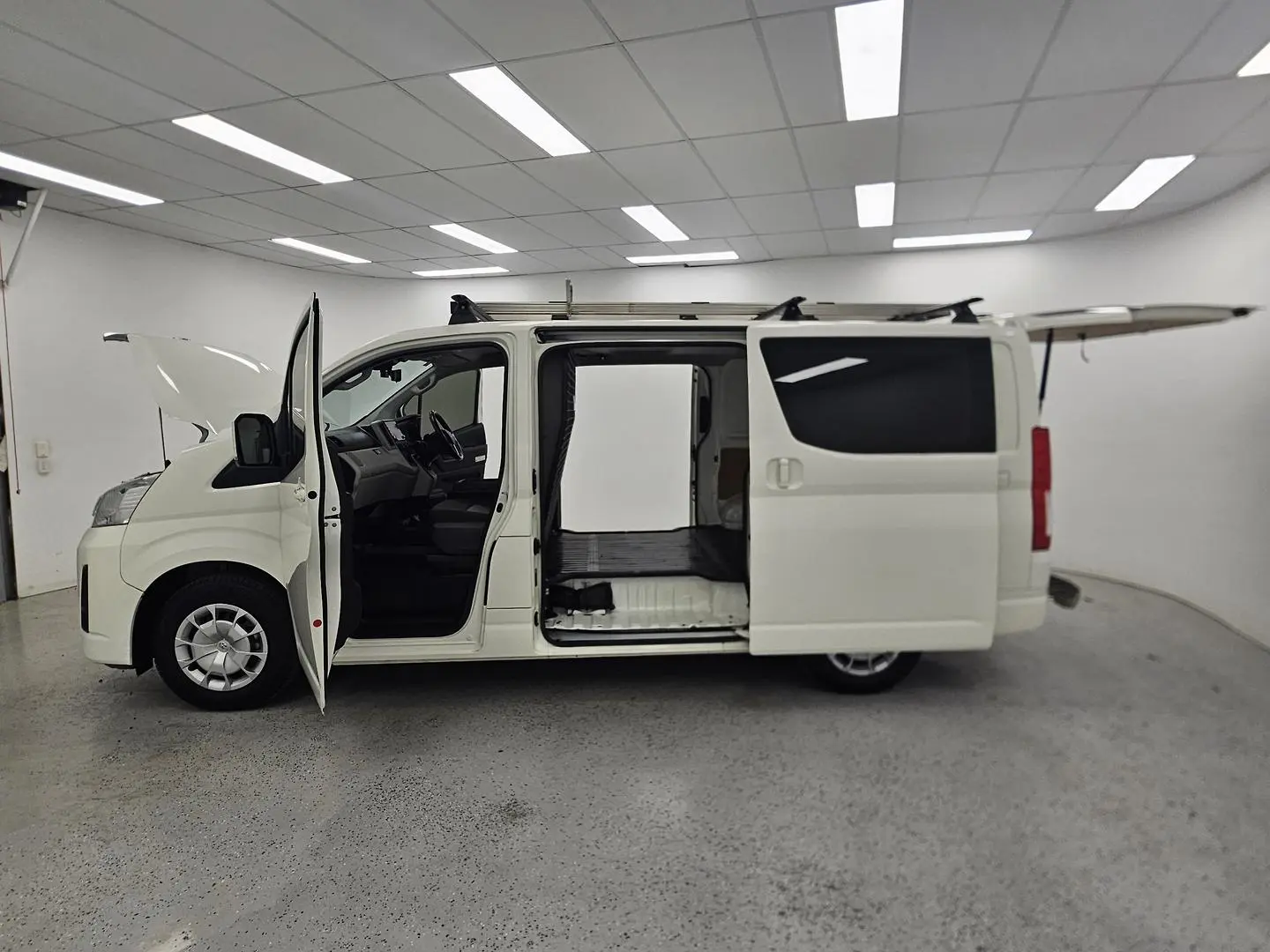 2022 Toyota Hiace Gallery Image 10
