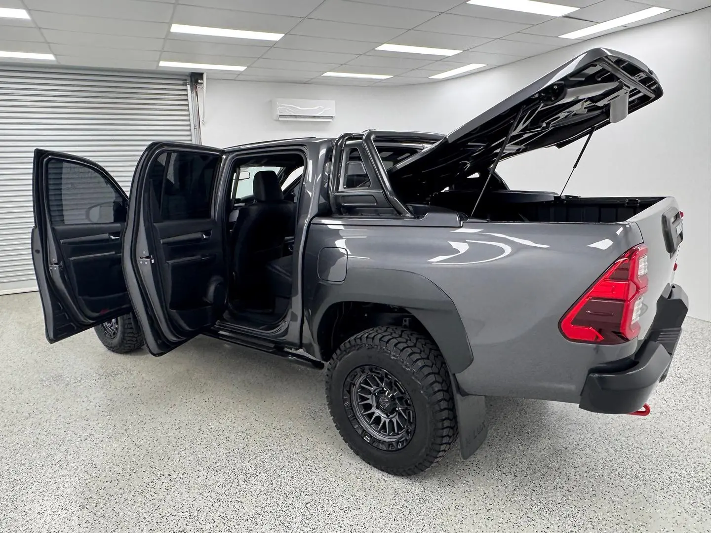 2022 Toyota Hilux Gallery Image 12