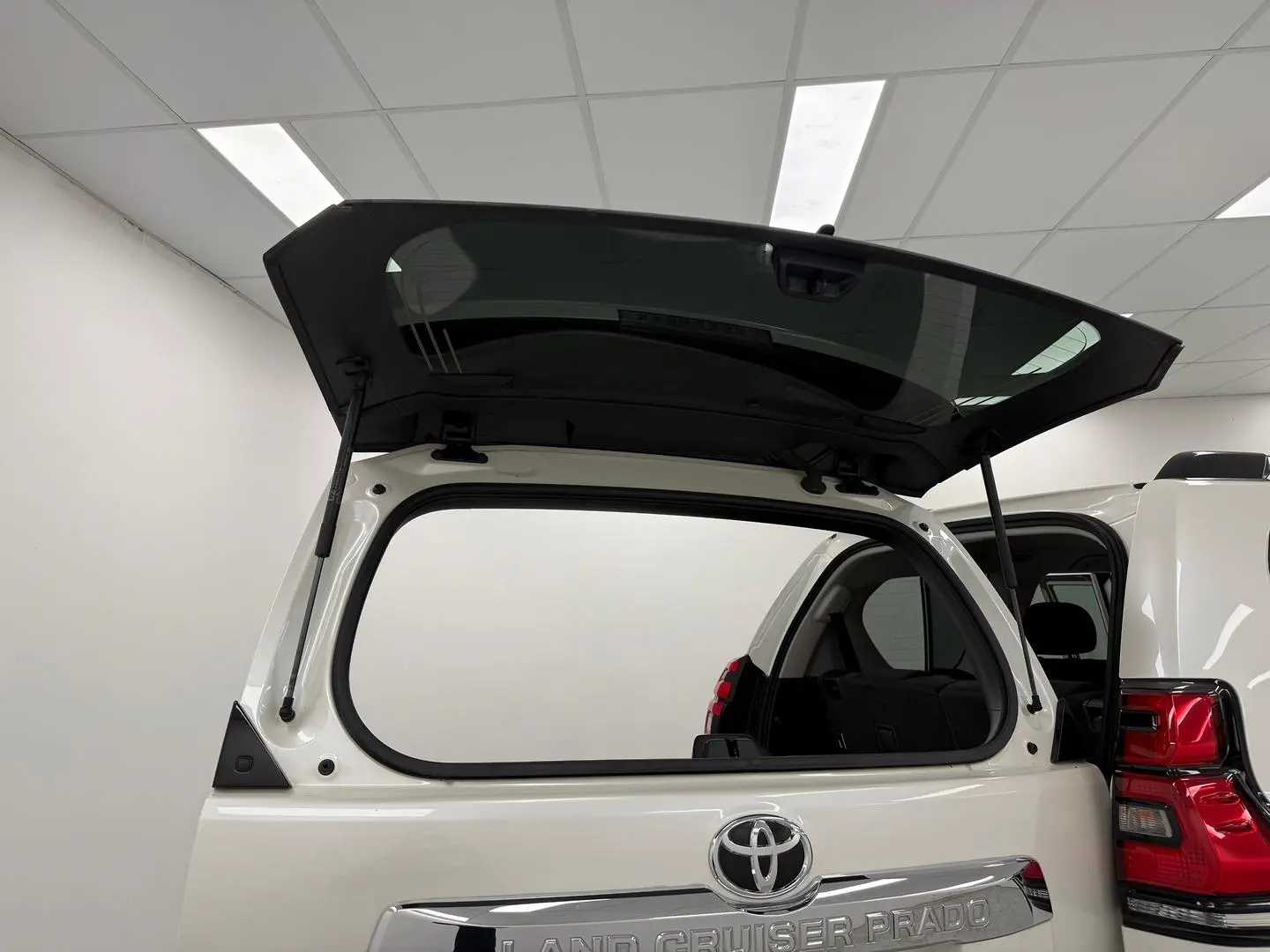 2021 Toyota Landcruiser Prado Gallery Image 15