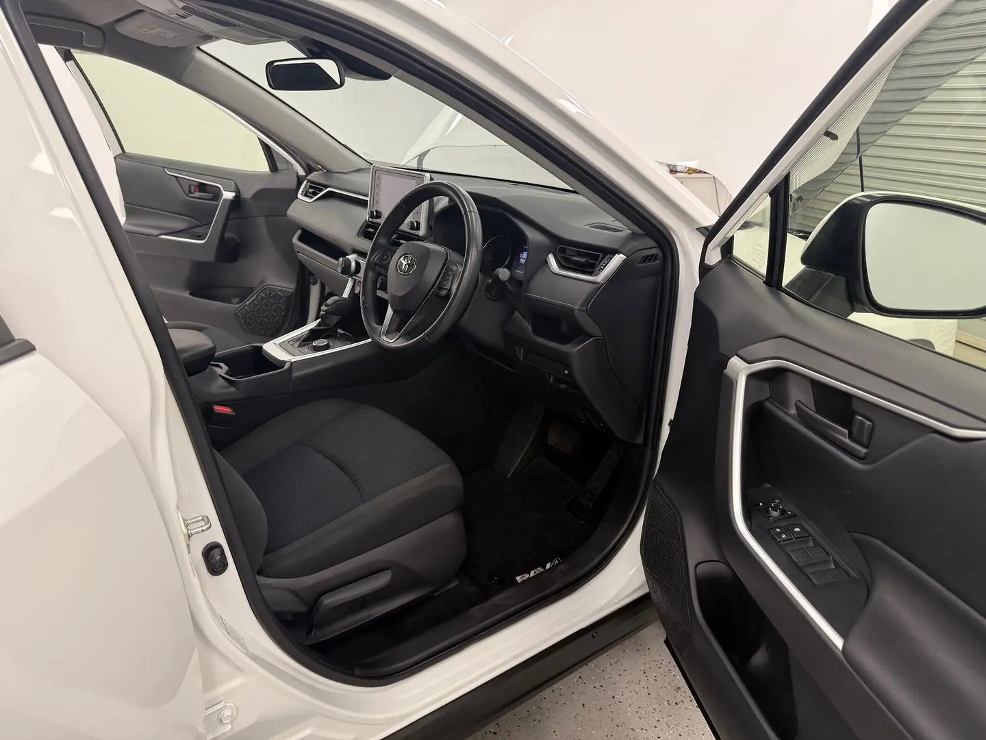 2022 Toyota RAV4 Gallery Image 19