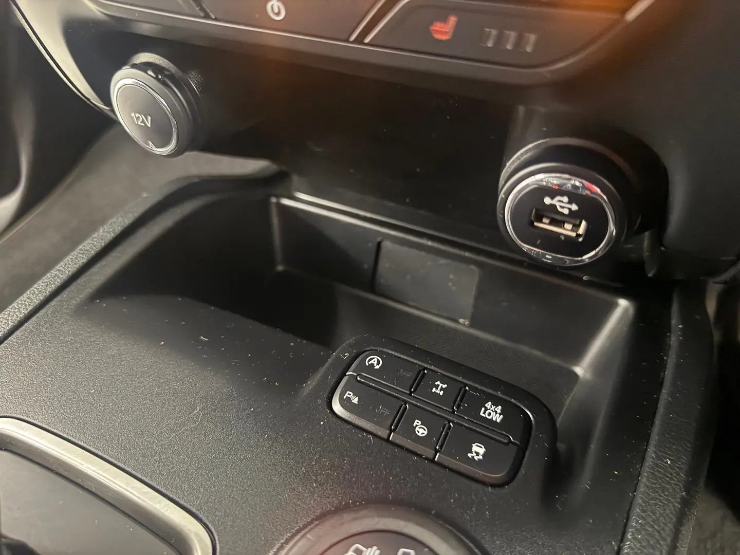 2021 Ford Everest Gallery Image 23