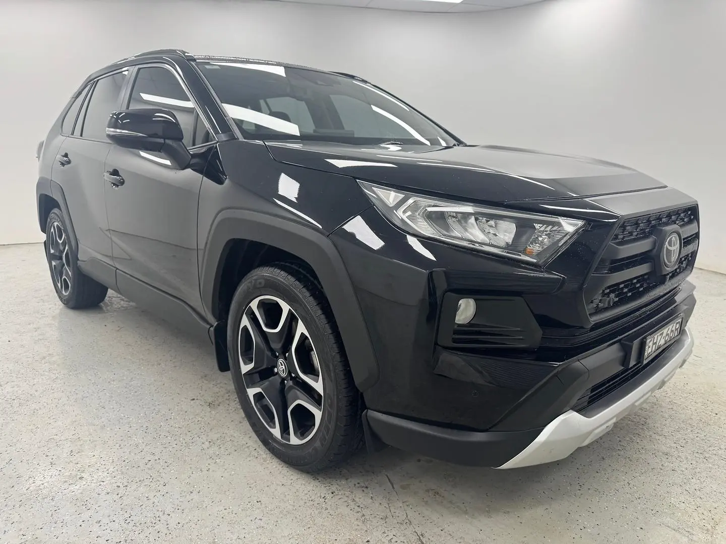 2020 Toyota RAV4 Gallery Image 1