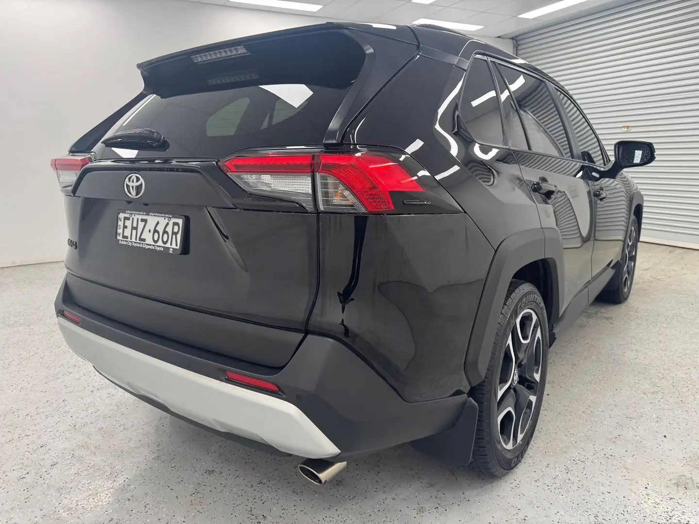 2020 Toyota RAV4 Gallery Image 3