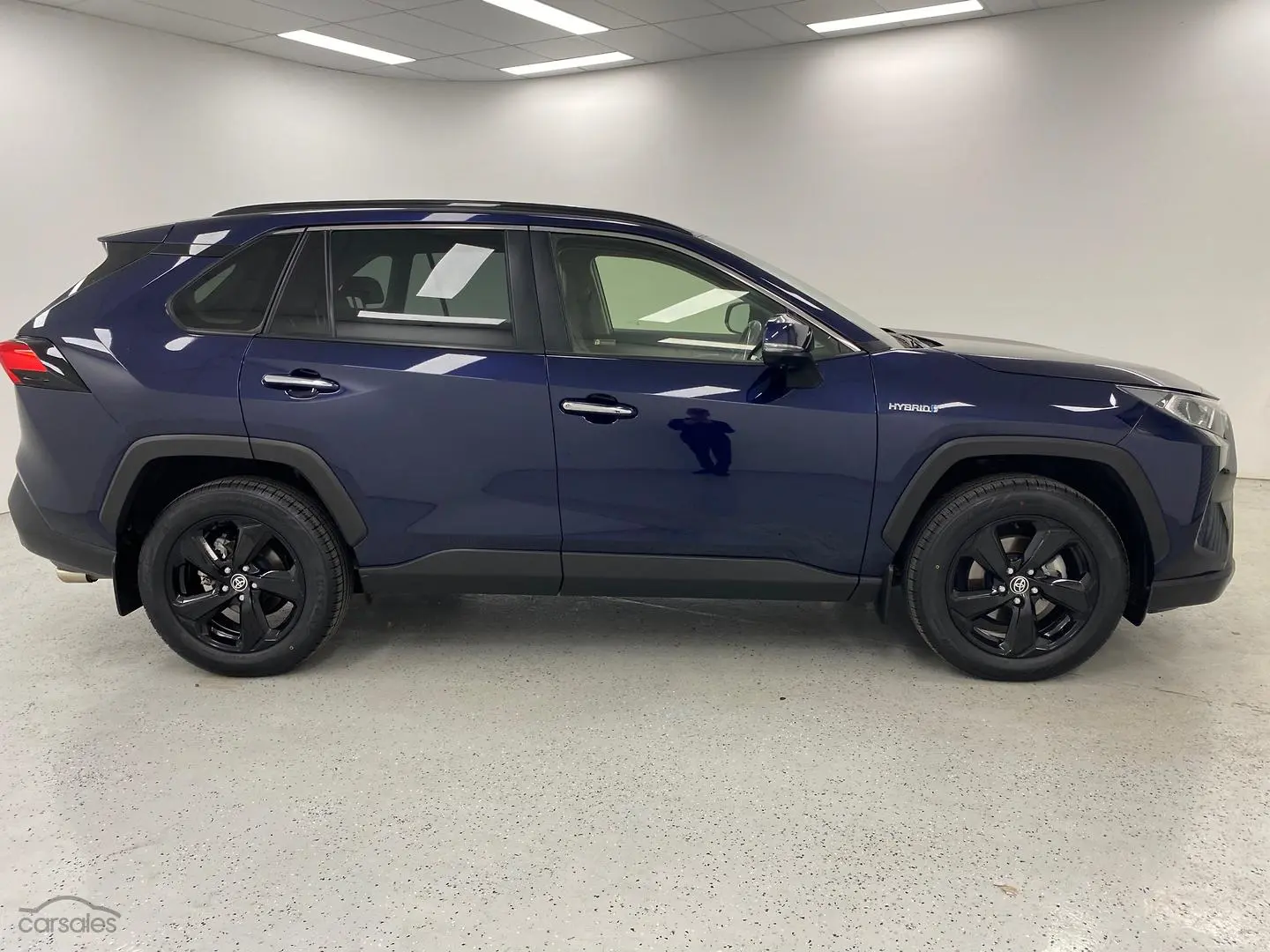 2021 Toyota RAV4 Image 2