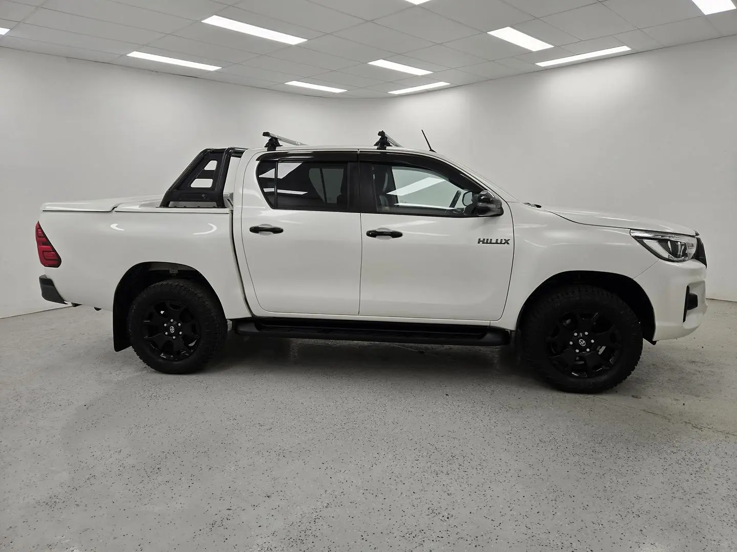 2019 Toyota Hilux Gallery Image 2