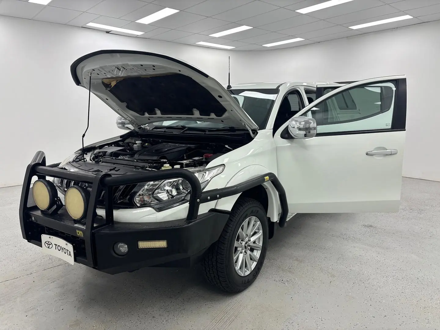 2017 Mitsubishi Triton Gallery Image 14