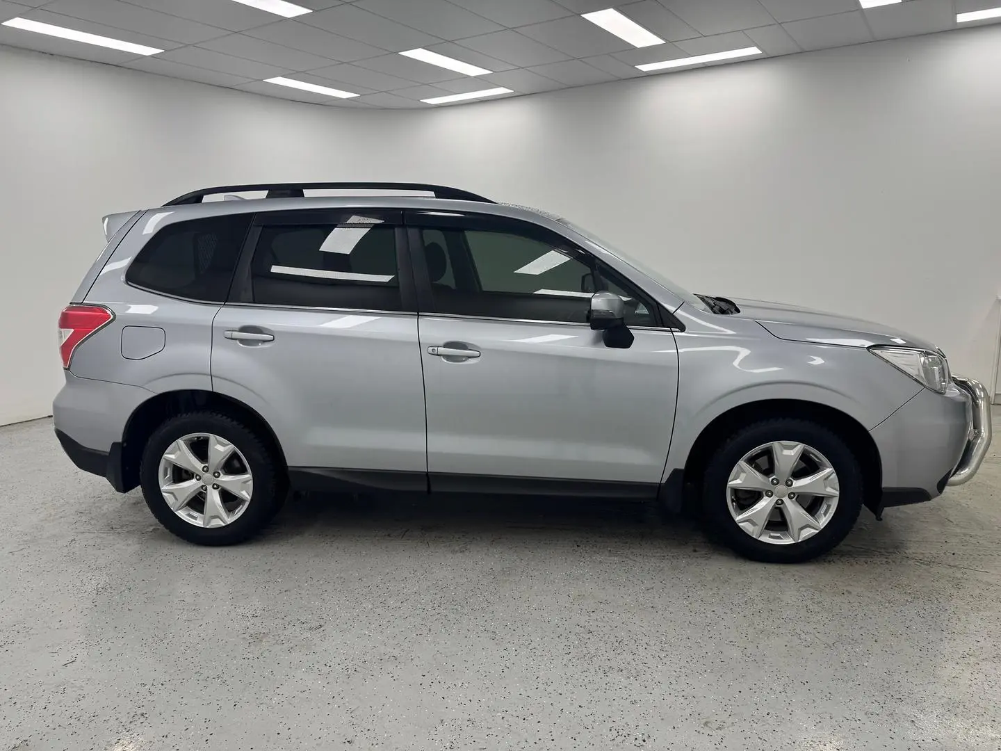 2015 Subaru Forester Gallery Image 2