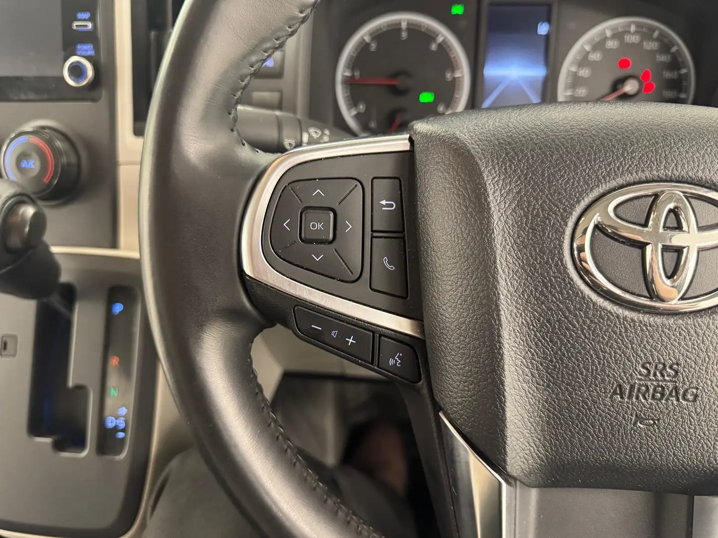 2023 Toyota Hiace Gallery Image 17